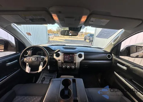 2020 Toyota Tundra Crewmax Sr5 z USA, uszkodzony, nr VIN 5TFDY5F10LX952337
